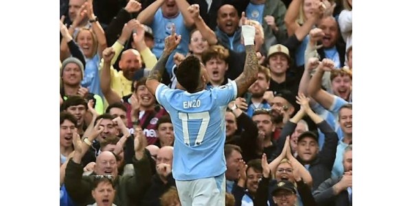 Enzo Fernández har scoret kampens første mål mod Manchester City Enzo Fernández har scoret kampens første mål mod Manchester City